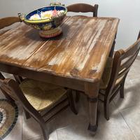 tavolo e sedie in legno antico
