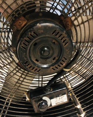 Ventilatore grande da terra
