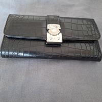 Portafogli Guess da donna.