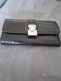 Portafogli Guess da donna.