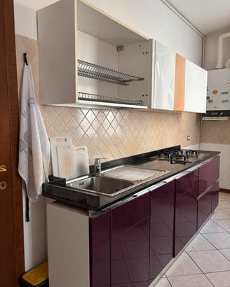 cucina completa di elettrodomestici 