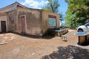 Casa indipendente e terreno 14000 mq adrano