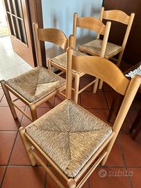 Sedie in legno.