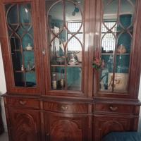 Vetrina, tavolo e tavolinetto da salotto