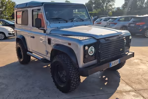 Land Rover Defender 2.5 td5 DA VETRINA 6 POSTI A S