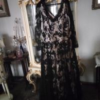 Abito lungo in raso oro e pizzo