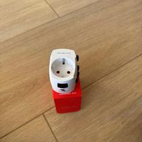 Adattatore universale per tutto il mondo con usb