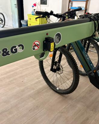 Rastrelliera elettrica portabici come nuova