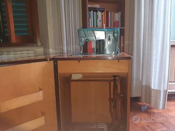 macchina da cucire Singer vintage antica