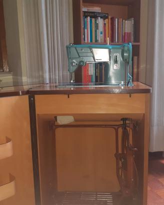 macchina da cucire Singer vintage antica