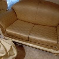 divano con piedi in ceramica 