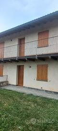 CASA CON DUE APPARTAMENTI  E DUE BOX