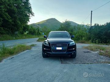Audi Q7  7 posti