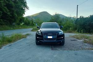 Audi Q7  7 posti