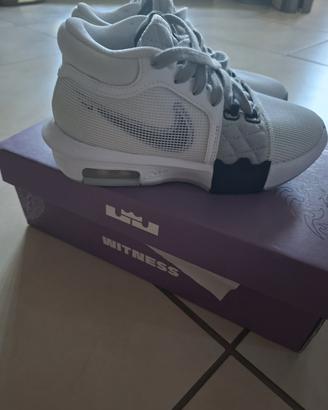 Scarpe da Basket Nike Lebron Witness 8 numero 35.5