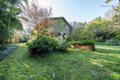 VILLA SINGOLA A BAGNOLO IN PIANO