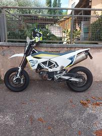 Husqvarna 701 supermoto