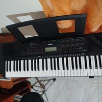 Yamaha PSR e273