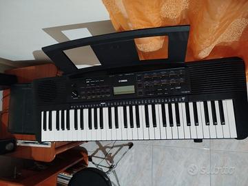 Yamaha PSR e273