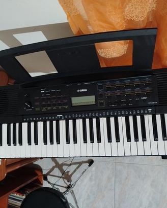 Yamaha PSR e273