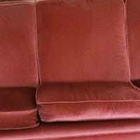 Divano 3 posti e due poltrone in velluto bordeaux 