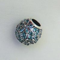 Charm Pandora Margherita con pavé acqua marina