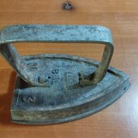 ferro da stiro  in ghisa 