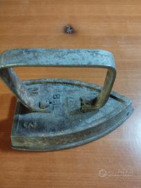 ferro da stiro  in ghisa 