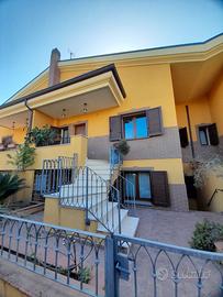 Villetta a schiera Via Milano, 250 mq