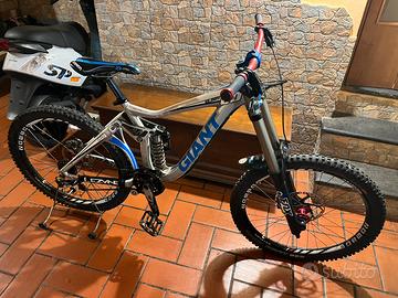 Mtb giant glory downhill  26 /M