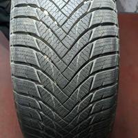 Pneumatici invernali 215 60R16 anno 2024