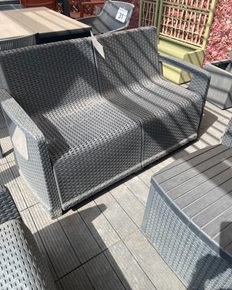 Set divano e due poltrone per zona relax