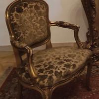 Poltrona barocca in legno intagliato e dorato.