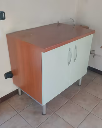 Tavolo da pranzo e mobile porta rv
