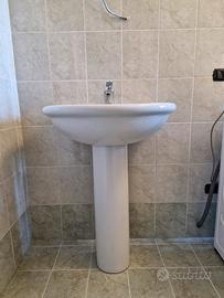 Lavello bagno, colonnina e miscelatore acqua