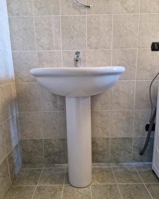 Lavello bagno, colonnina e miscelatore acqua