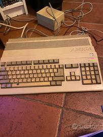 Amiga 500 e commodore 1084s