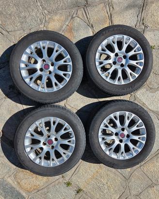 4 cerchi in lega 15'' e gomme BFGoodrich Punto Evo