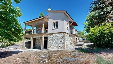 Villa di 133 m² con 4 locali e box auto doppio a R