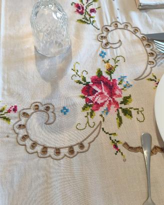 Corredo Lino Ricamato Rose 12P 220€ Verucchio