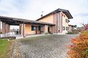 villa-di-547-m²-con-piu-di-5-locali-e-box-auto-dop