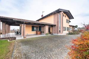 Villa di 547 m² con più di 5 locali e box auto dop