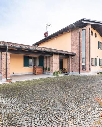 Villa di 547 m² con più di 5 locali e box auto dop