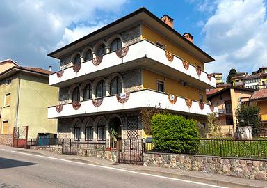 Casa singola con 3 unità, box di 120 mq e giardino