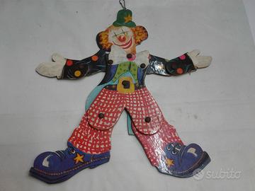 Gioco vecchio di cartone raffigurante pagliaccio