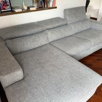 Divano Poltrone Sofà con chaise longue