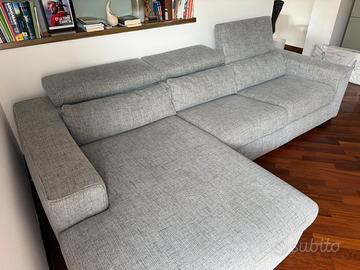 Divano Poltrone Sofà con chaise longue