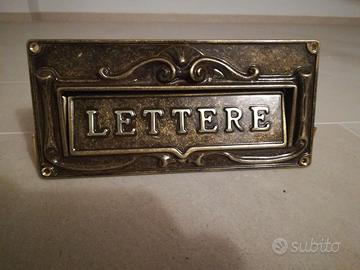 Placca per lettere in ottona posta