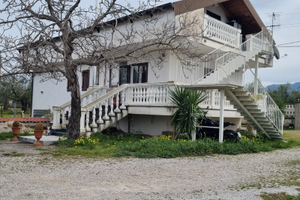 Sol. Indipendente con terreno e capannone