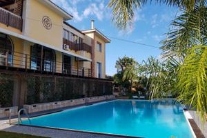 Stanze in villa con piscina